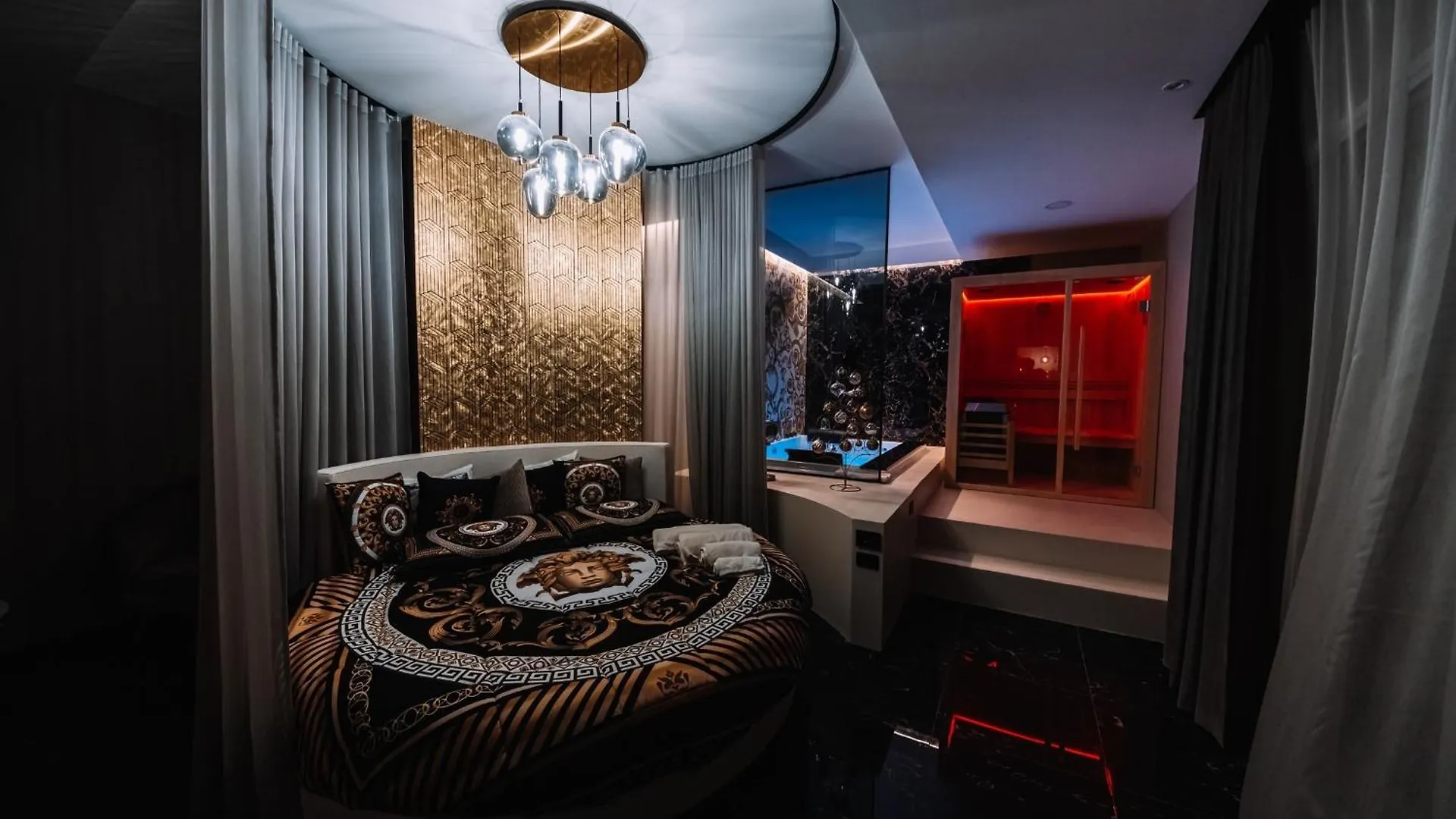 Versace Luxury Room Corleone 0*,