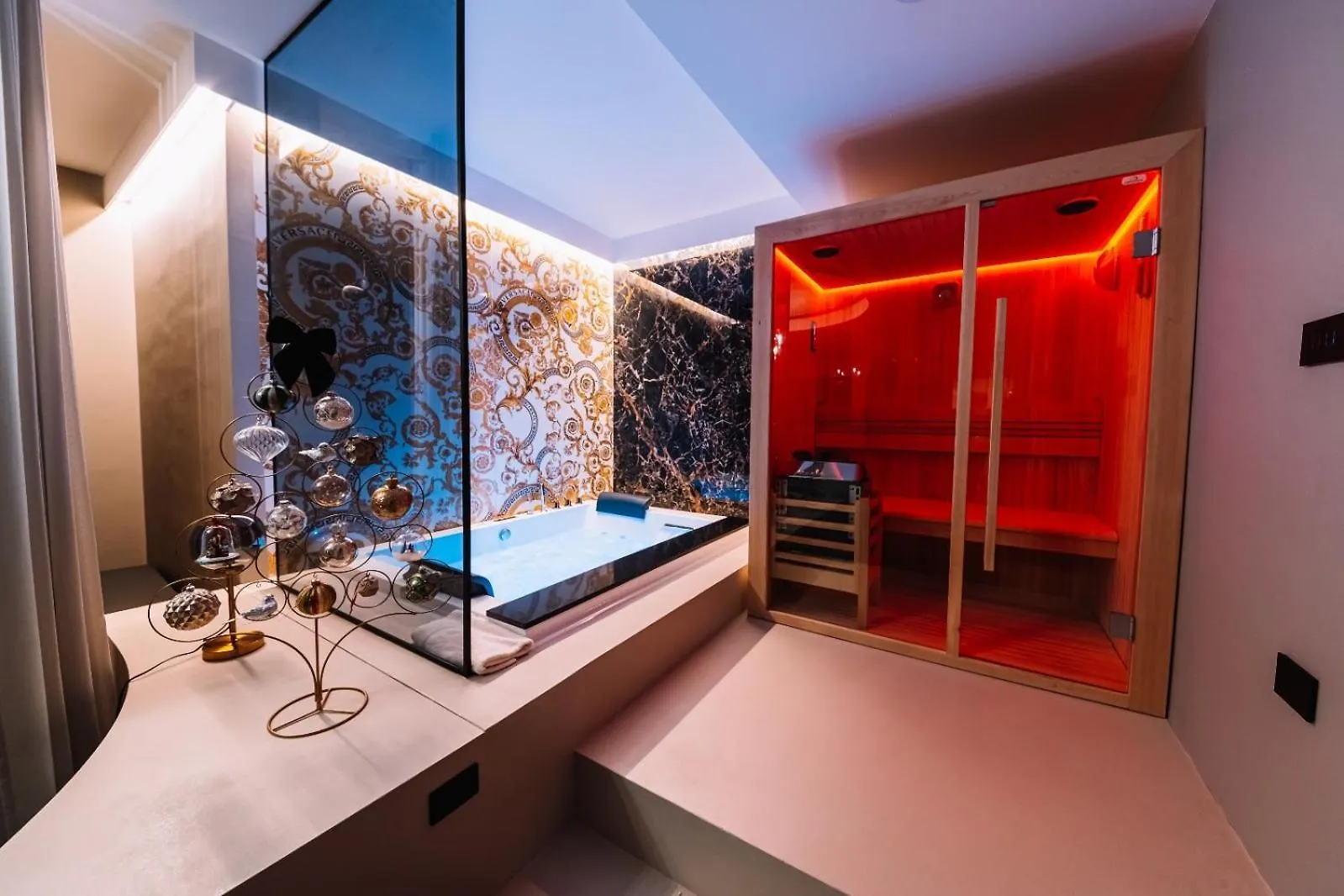 Versace Luxury Room Corleone 0*,