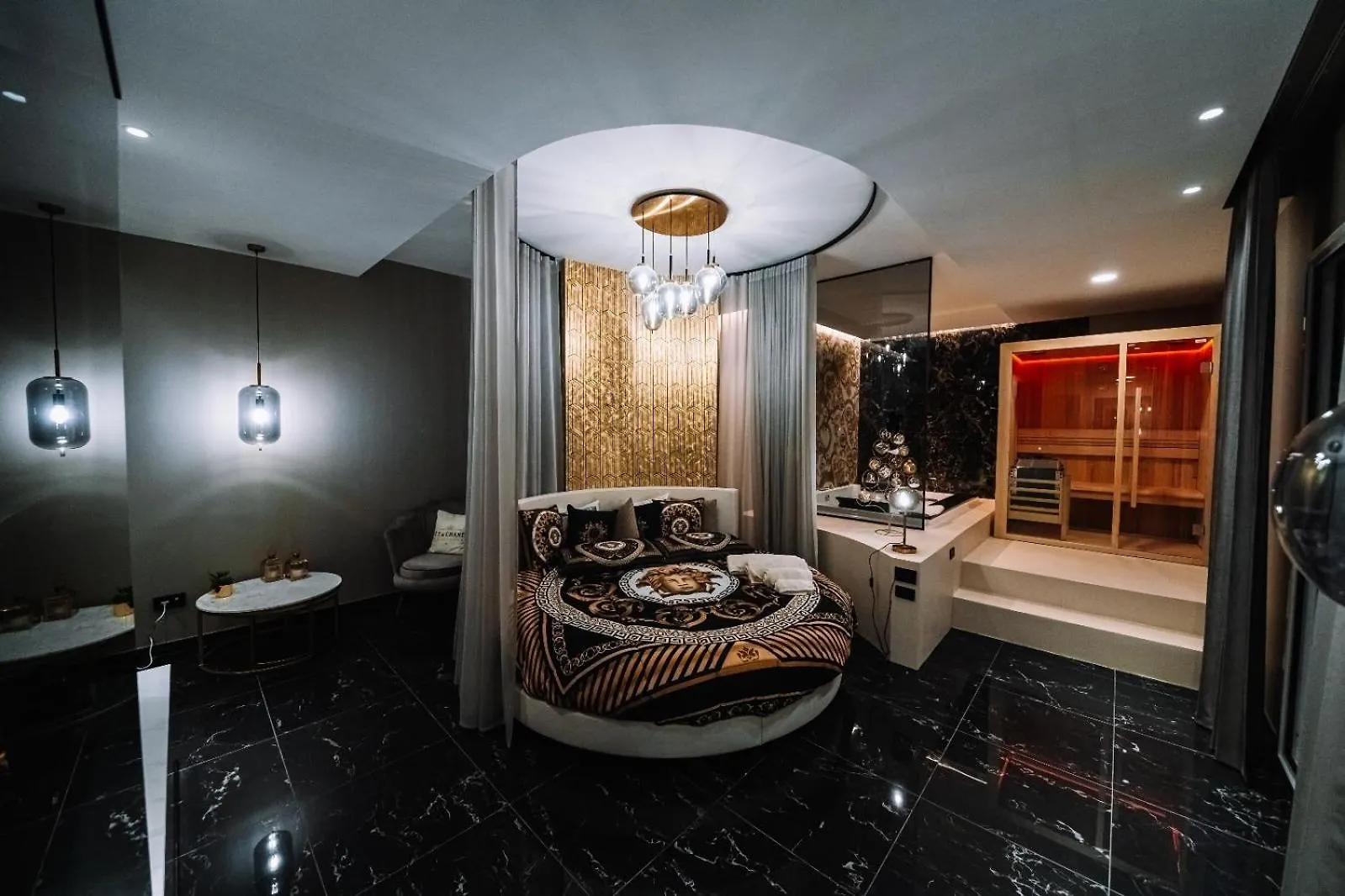 Versace Luxury Room Corleone Resort